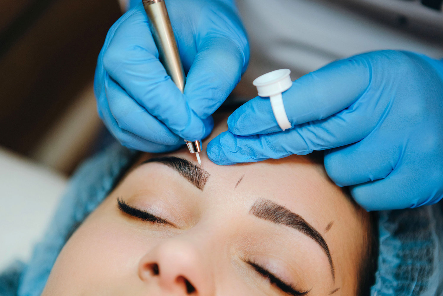 Brows being microbladed